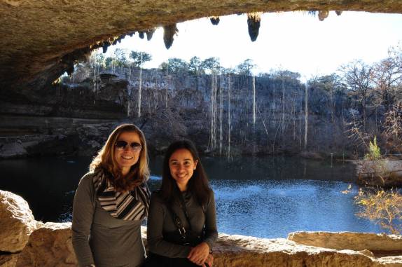 Com a Lu Misura, visitando a Hamilton Pool, perto de Austin, capital do Texas, nos Estados Unidos